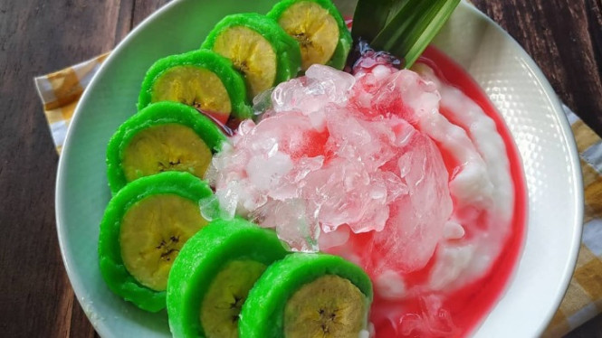 Es Pisang Ijo, Minuman Segar Khas Makassar yang Cocok untuk Cuaca Panas