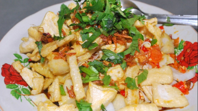 Rasa maknyus kupat tahu yang gurih, manis, pedas