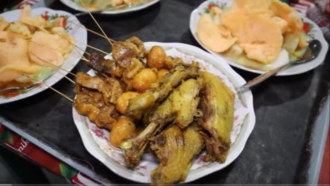 Rasa Kupat Blengong yang Menggugah Selera
