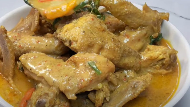 Ayam lodho khas jawa timuran yang empuk gurih