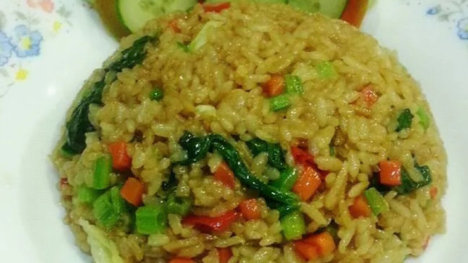 Nasi Goreng Pelangi, Cantik Warnanya Bikin Makan Makin Lahap