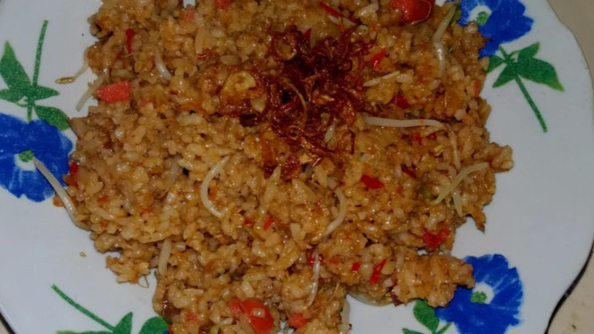 Nasi Goreng Gila, Pedas Ramai Lauk yang Bikin Ketagihan