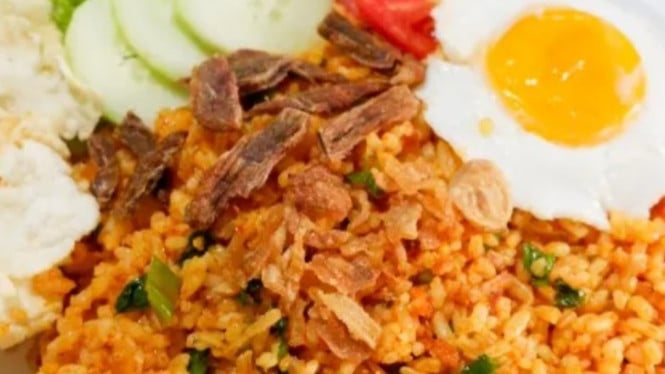 Nasi Goreng Padang, Pedas Nikmat yang Bikin Keringetan Senang