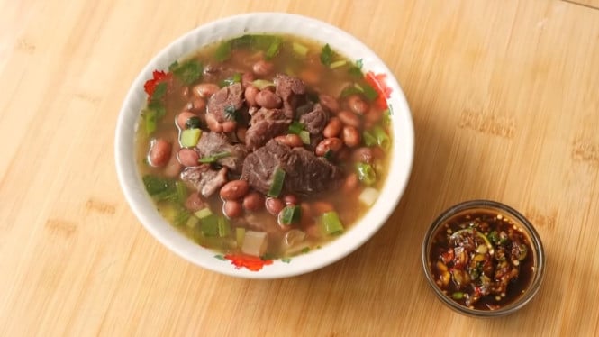 Sup daging kacang merah hangat dan menggugah selera