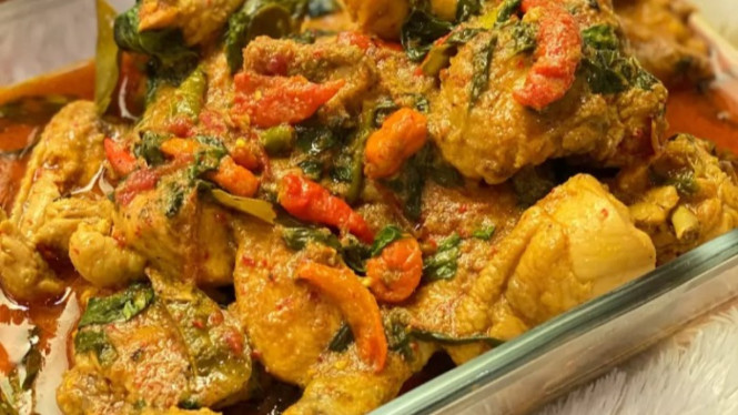 Ayam woku, masakan khas Manado bercita rasa pedas segar