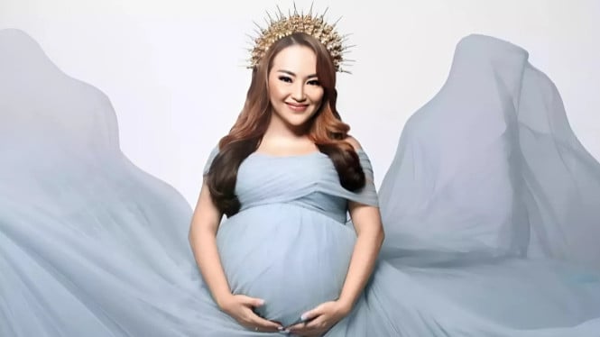 Mpok Alpa Berpulang dan Fakta Rambut Palsu
