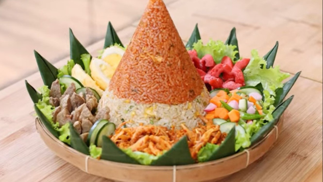 Nasi goreng tumpeng merah putih di momen HUT RI ke-80