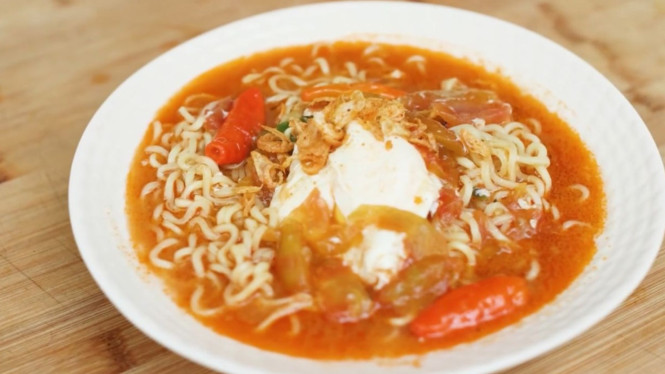 Mie tomat kuah atau goreng lezatnya bikin lidah bergoyang