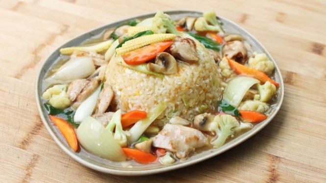Nasi siram ayam jamur siap memanjakan lidah