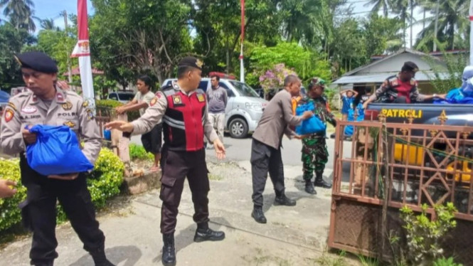 Polda Sulteng Beri Bantuan Korban Gempa Poso