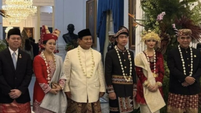 Pimpinan lembaga negara berfoto dengan Presiden dan Wapres
