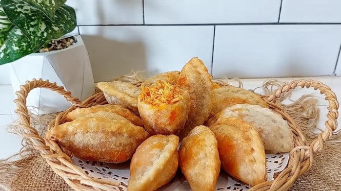 Cireng ayam suwir pedas manis