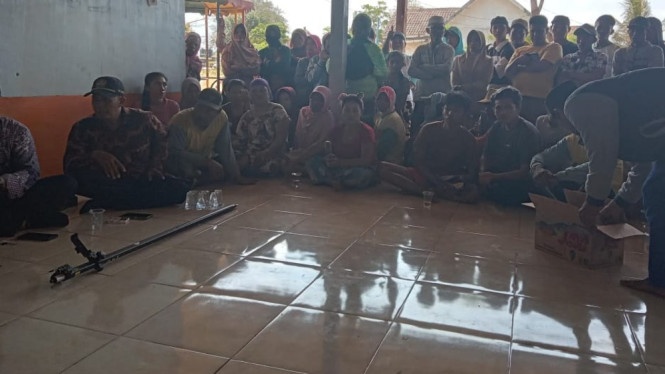 Rapat darurat warga Bongkoran dengan aparat