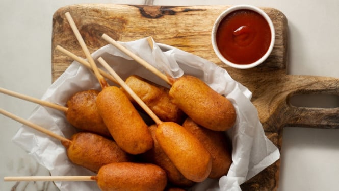 Corndog lezat yang dibuat dari tepung jagung