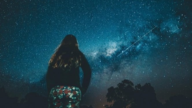 Setiap bintang adalah kenangan kosmos