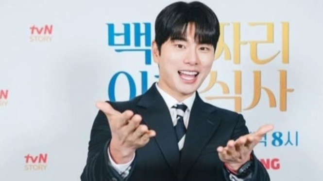 Aktor lucu Lee Yi-kyung