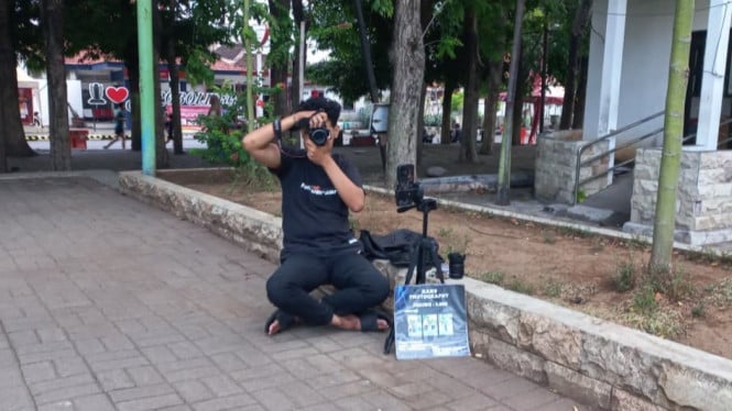 Fotografer sedang membidik momen para pelari