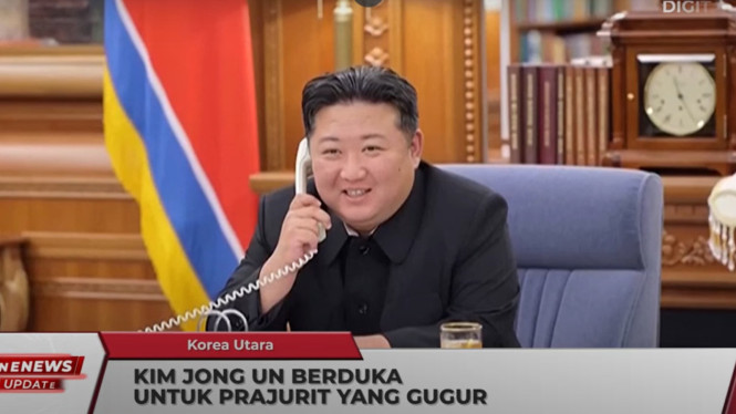 Kim Jong Un Nangis di Depan Bingkai Foto