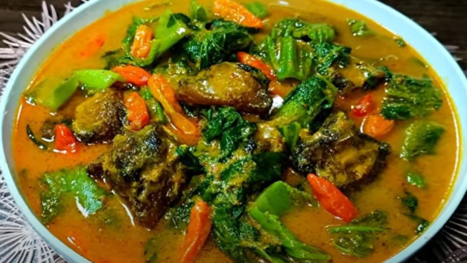 Gulai Ikan Asap Sawi Pahit