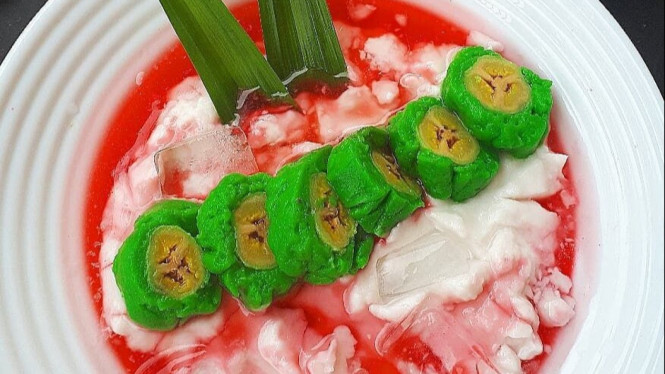 Cara membuat es pisang ijo khas Makasar yang bikin nagih!