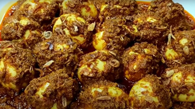 Kalio Telor yang Gurih, Pedas, dan Bikin Tambah Nasi!