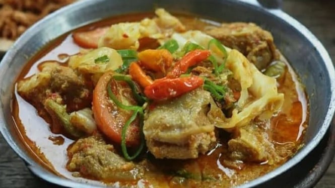 Tongseng ayam santan yang gurihnya bikin susah berhenti nyendok