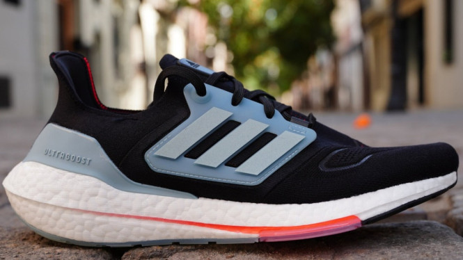 Adidas Ultraboost, sepatu paling empuk