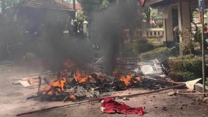Motor Satpam Imron yang dibakar oleh para perusuh