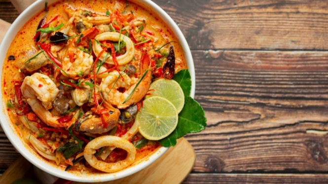 Tomyam yang hangat dan menyegarkan tubuh