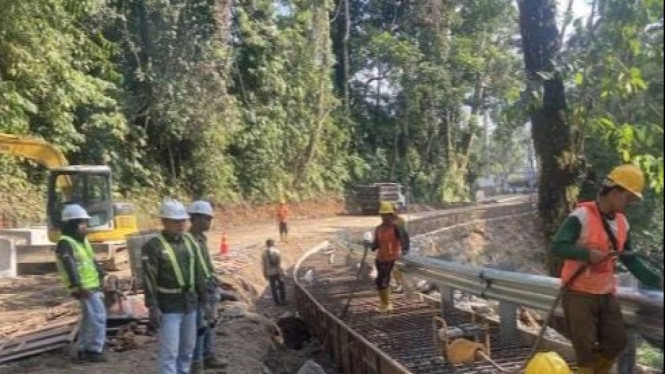 Pengerjakan perbaikan jalur Gumitir Banyuwangi Jember