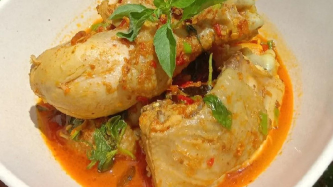 Masakan dengan cita rasa pedas dan aroma bumbu rempah khas