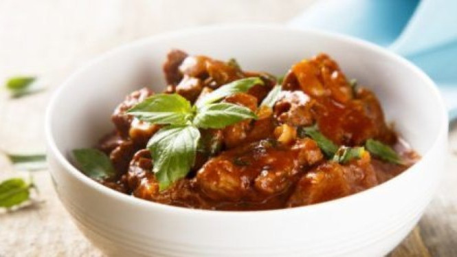 Pedas gurih semur tempe dipadu aroma kemangi yang segar