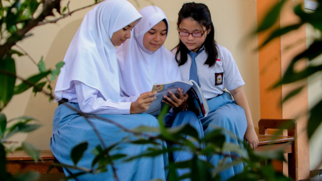 Ilustrasi siswa sedang belajar
