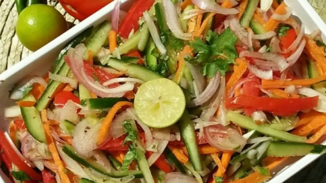 Kachumber Salad India Segarnya Bikin Awet Muda