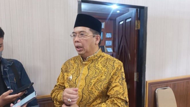 Wali Kota Probolinggo Memberi Keterangan seusai Audiensi