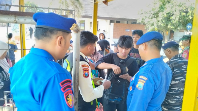 Pengecekan Barang dan Penumpang di Pelabuhan Jangkar