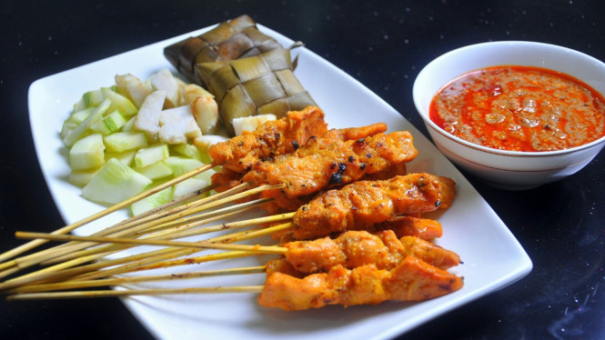 Sate ayam bumbu kacang khas Madura