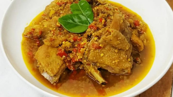 Resep Membuat Ayam Betutu Bali Lengkap Ala Chef Juna, Kaya Rempah dan