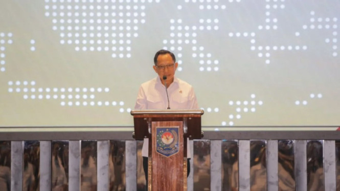 Mendagri Tito Karnavian memberi keterangan
