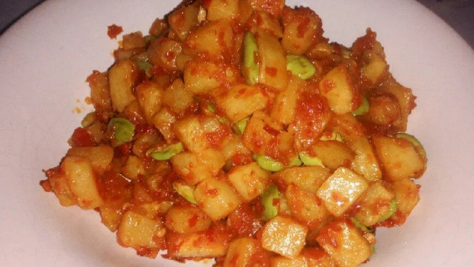 Kentang Balado Padang Pedasnya Bikin Keringat Bahagia