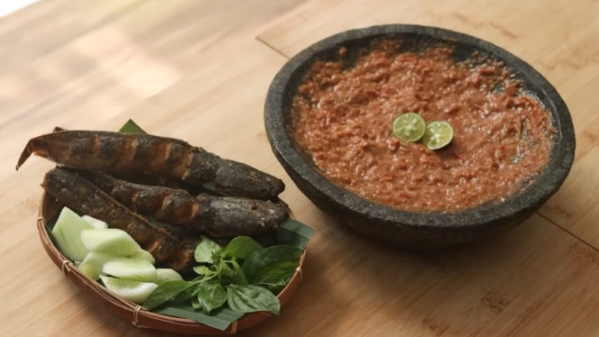 Nikmatnya pecel lele dengan sambal khas Lamongan