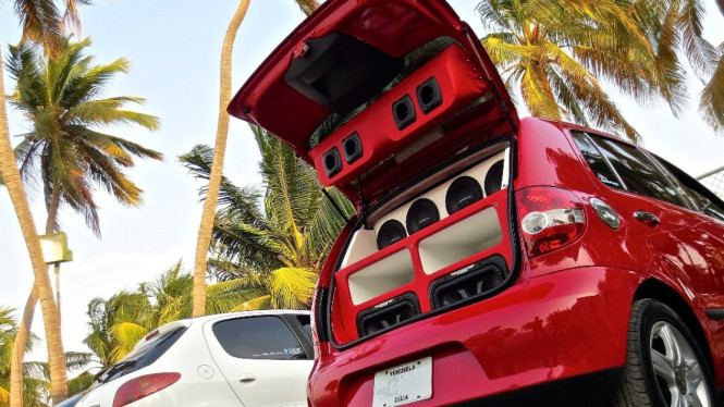 Speaker Mobil Basah? Hati-hati Kena Korsleting Saat Dinyalakan
