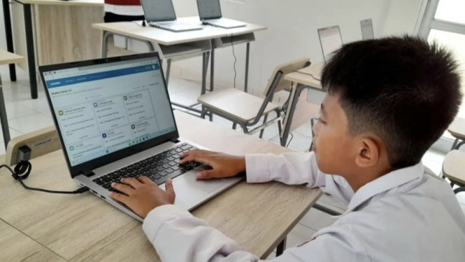 Seorang siswa Sekolah Rakyat dites bakat berbasis AI