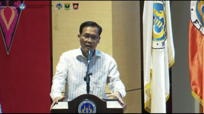 Sekjen Kemendukbangga Budi Setiyono memberikan paparan di Padang