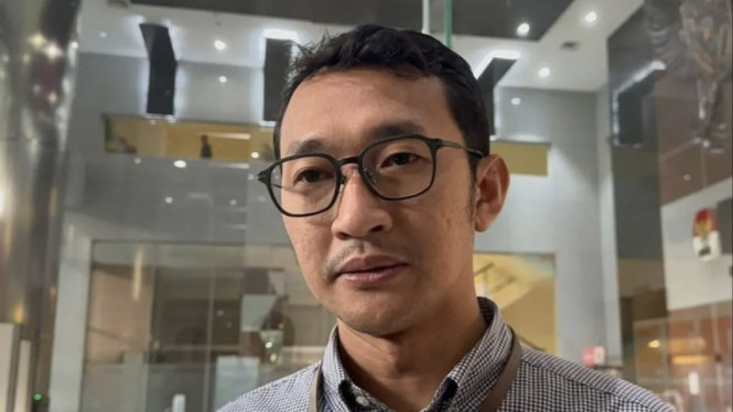Juru Bicara KPK Budi Prasetyo diwawancarai media