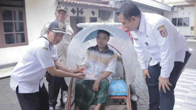 Pemkab Jember gelontorkan puluhan miliar untuk honor guru ngaji.