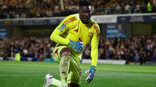 Andre Onana berseragam Manchester United