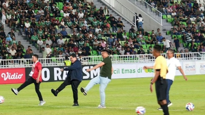 Erick Thohir (dua kiri) dalam Opening Ceremony