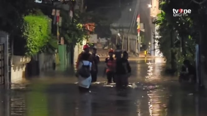 Banjir terjang IKPN Bintaro, tanggul 20 meter jebol