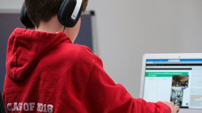 Literasi digital, lindungi anak dari bahaya online 2025!